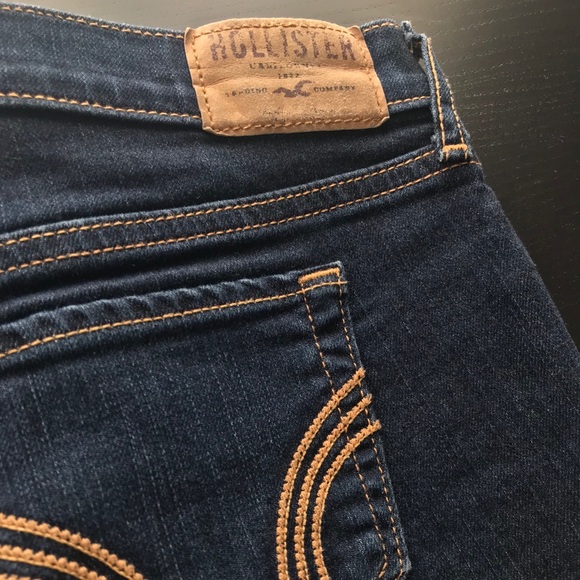 Hollister jean shorts (dark wash) - Picture 5 of 5
